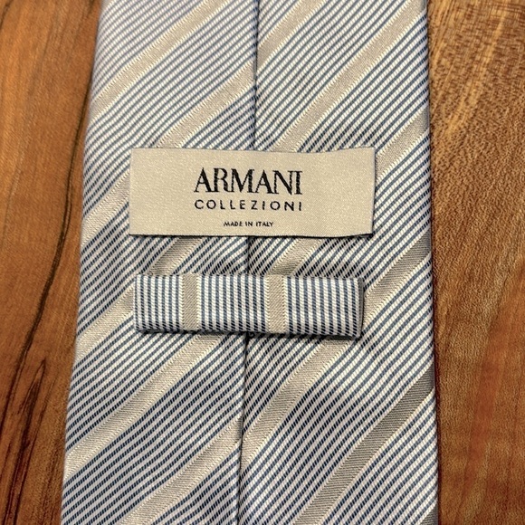 Giorgio Armani Collezioni 100% Silk Diagonal Striped Necktie Blue & Silver - Picture 1 of 5